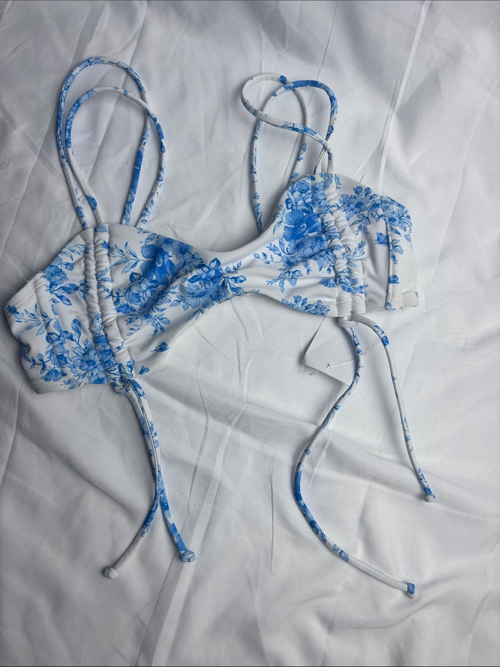 NWOT wild fable White and Blue Floral Bikini Top. Sz XS